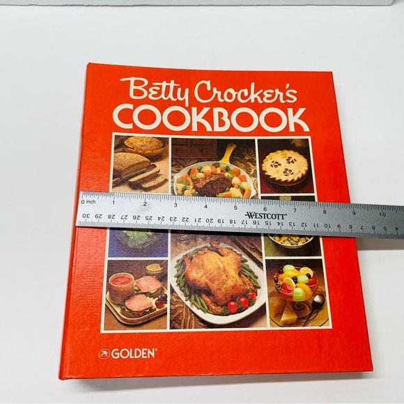 Vintage Betty Crocker's Cookbook Revised Edition 1978 Five Ring Binder Hardcover - Picture 16 of 16